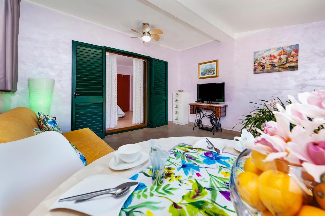Apartments And Rooms Villa Dea Adults Only Rovinj Bagian luar foto